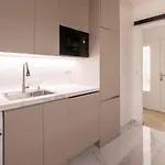 Luxurious 3 Bedrooms Sauna Jacuzzi *