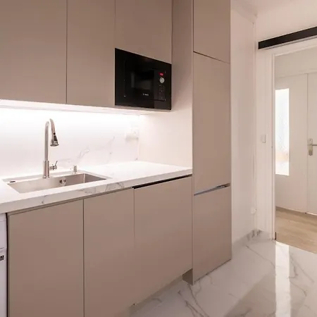 Luxurious 3 Bedrooms Sauna Jacuzzi *