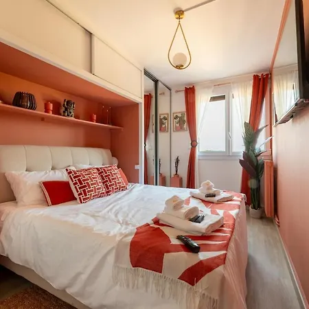 Luxurious 3 Bedrooms Sauna Jacuzzi Tinqueux