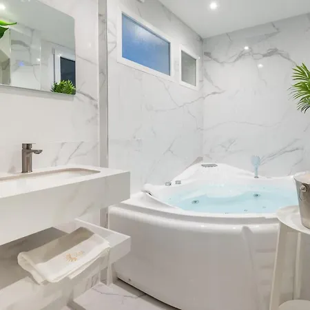 Lejlighed Luxurious 3 Bedrooms Sauna Jacuzzi *