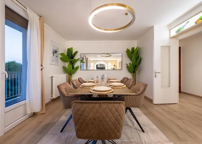 Luxurious 3 Bedrooms Sauna Jacuzzi Tinqueux