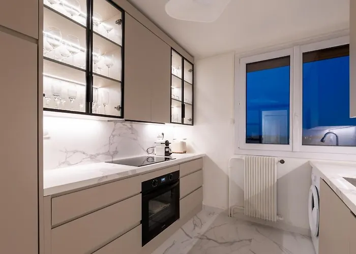 Luxurious 3 Bedrooms Sauna Jacuzzi