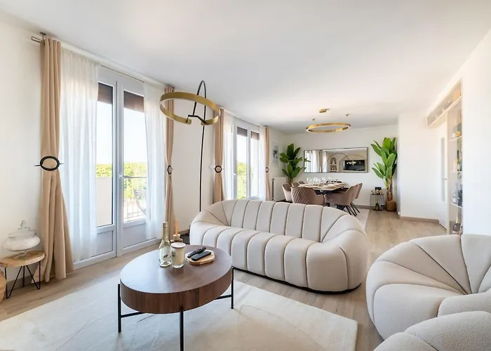 Luxurious 3 Bedrooms Sauna Jacuzzi Tinqueux