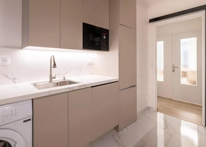 Luxurious 3 Bedrooms Sauna Jacuzzi *