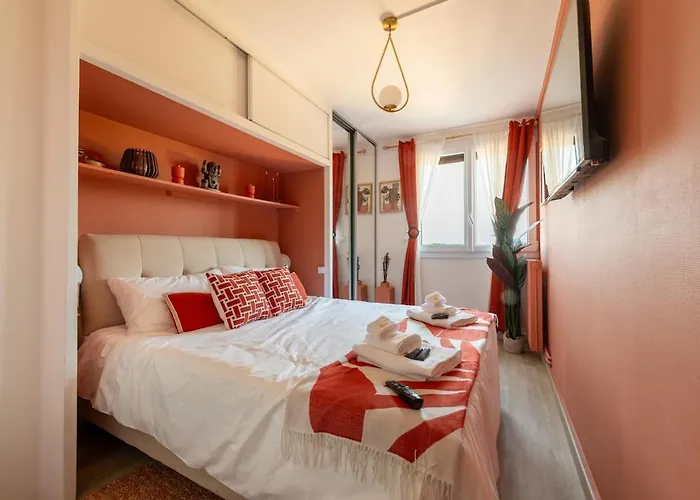 Luxurious 3 Bedrooms Sauna Jacuzzi Tinqueux