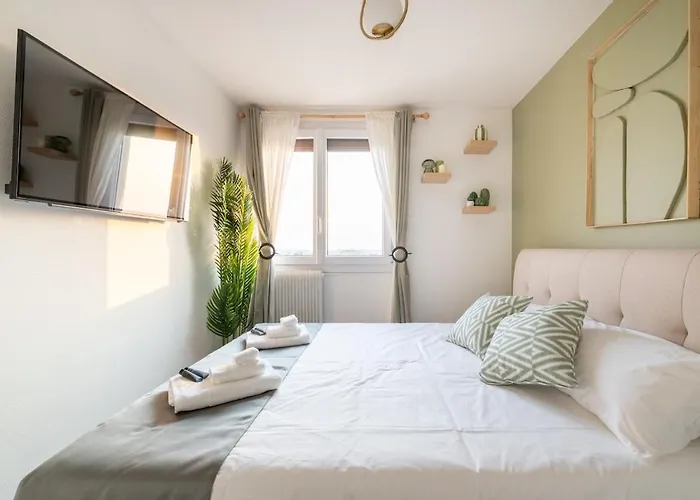 Luxurious 3 Bedrooms Sauna Jacuzzi * Tinqueux