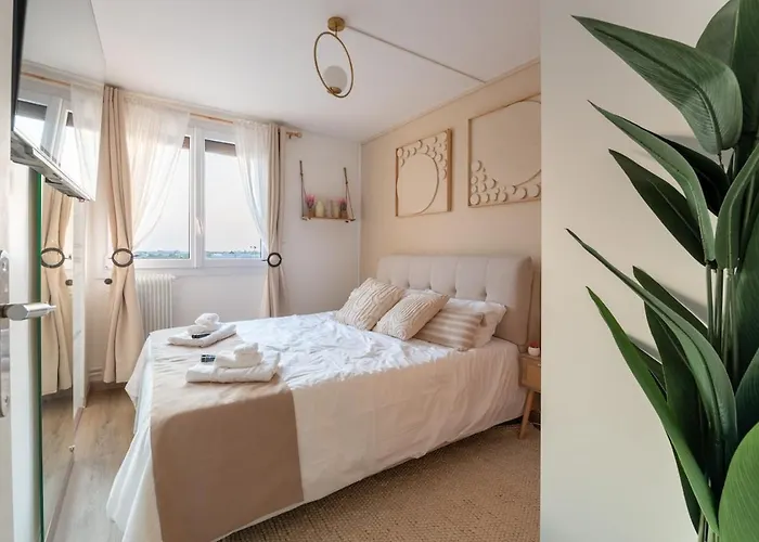 Luxurious 3 Bedrooms Sauna Jacuzzi *