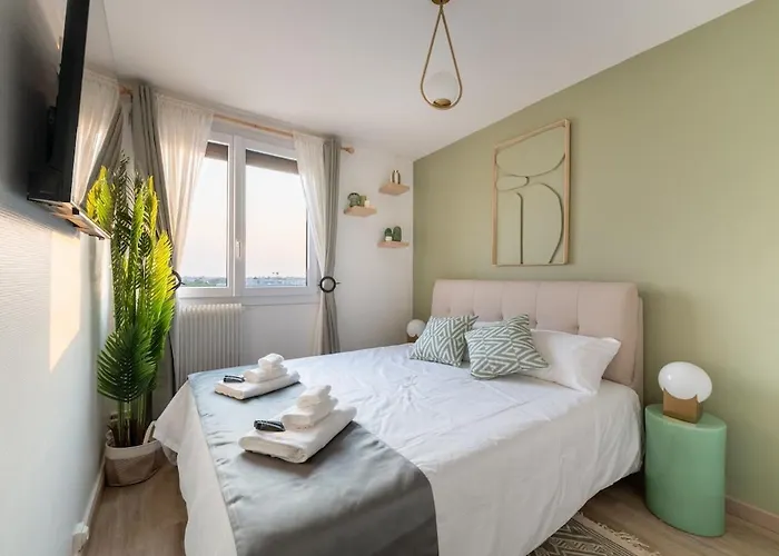 Luxurious 3 Bedrooms Sauna Jacuzzi * Tinqueux