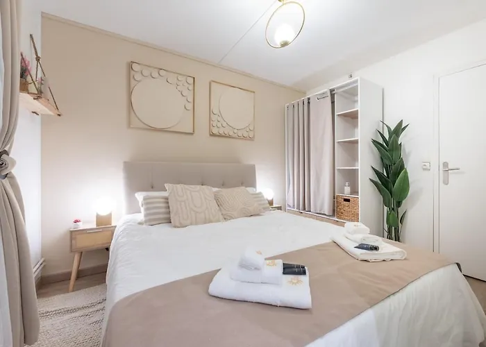 Luxurious 3 Bedrooms Sauna Jacuzzi Appartamento *