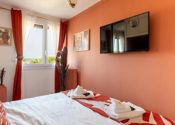 Luxurious 3 Bedrooms Sauna Jacuzzi