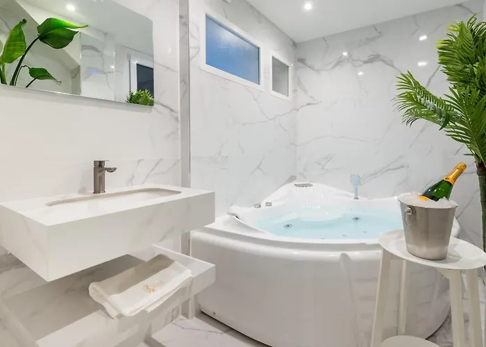 Lejlighed Luxurious 3 Bedrooms Sauna Jacuzzi *